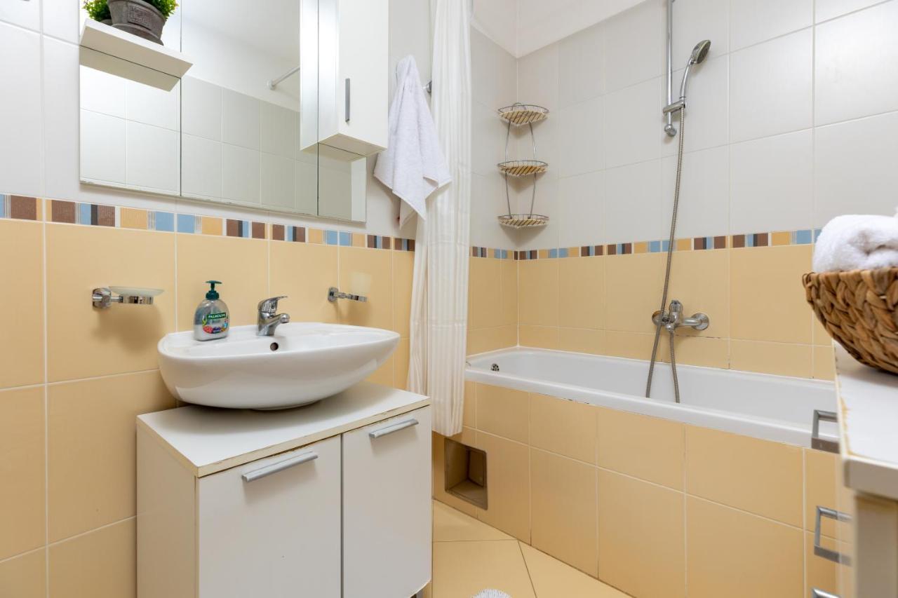 Karlita Apartment Солин Екстер'єр фото
